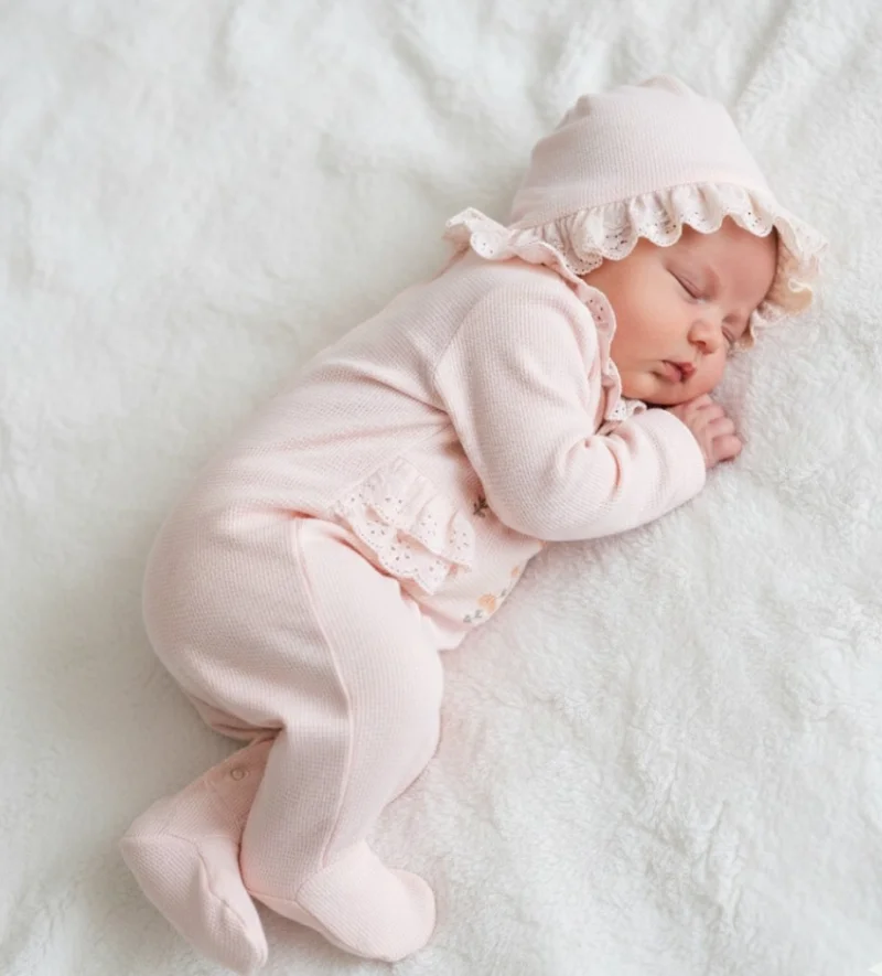 Çiçekli Fistolu Tulum Şapka 